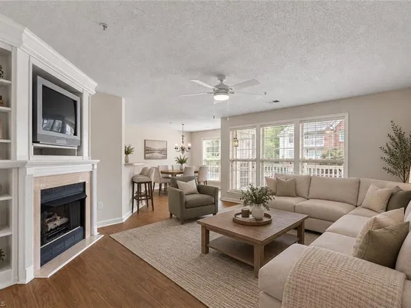 2219 Delaney Dr #214, Burlington, NC 27215