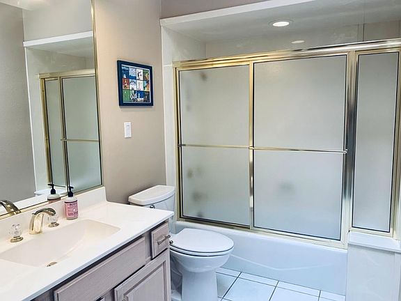 5th image of 2716 N Pennsylvania Ave APT 39