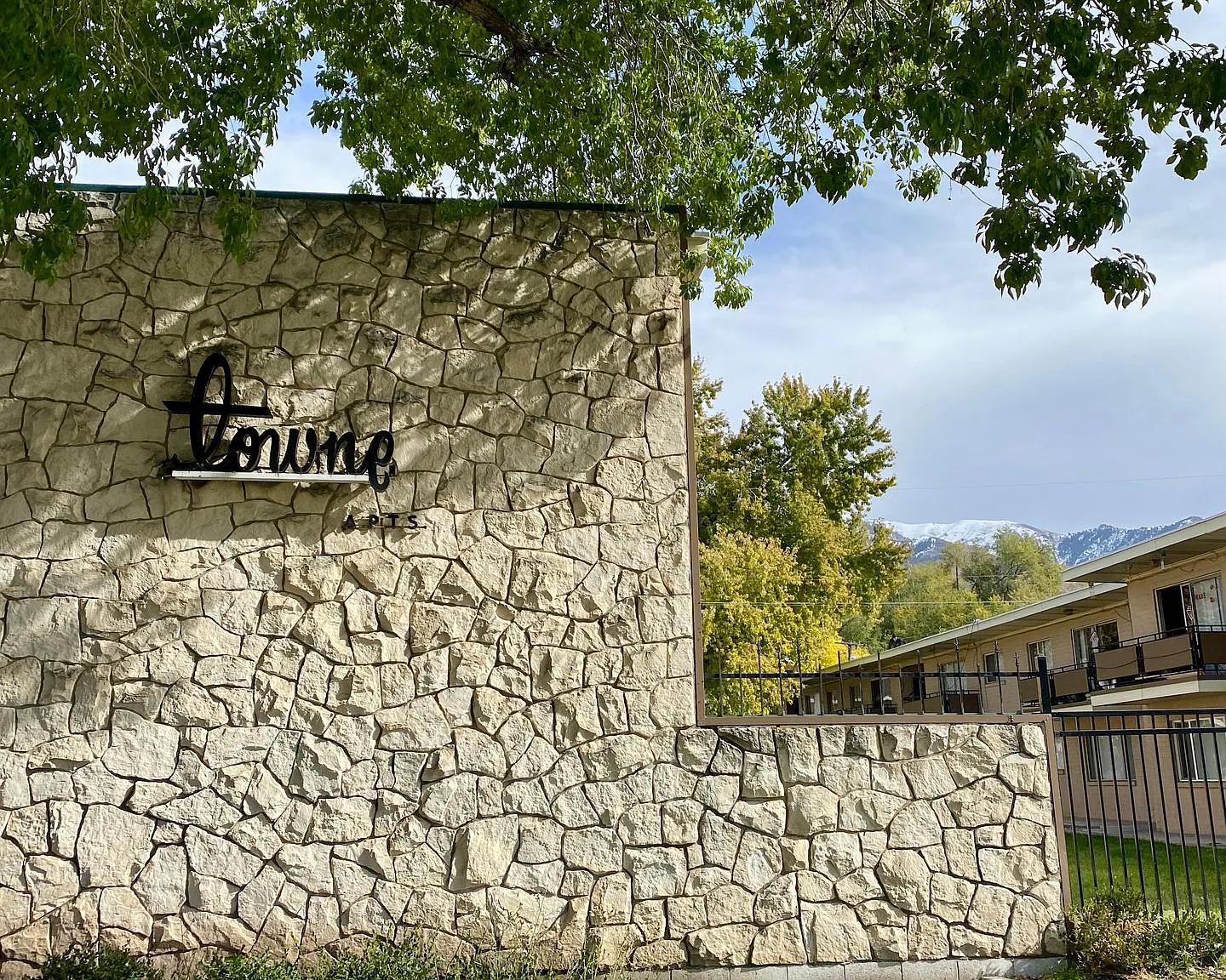 Towne Apartments — Photo 2