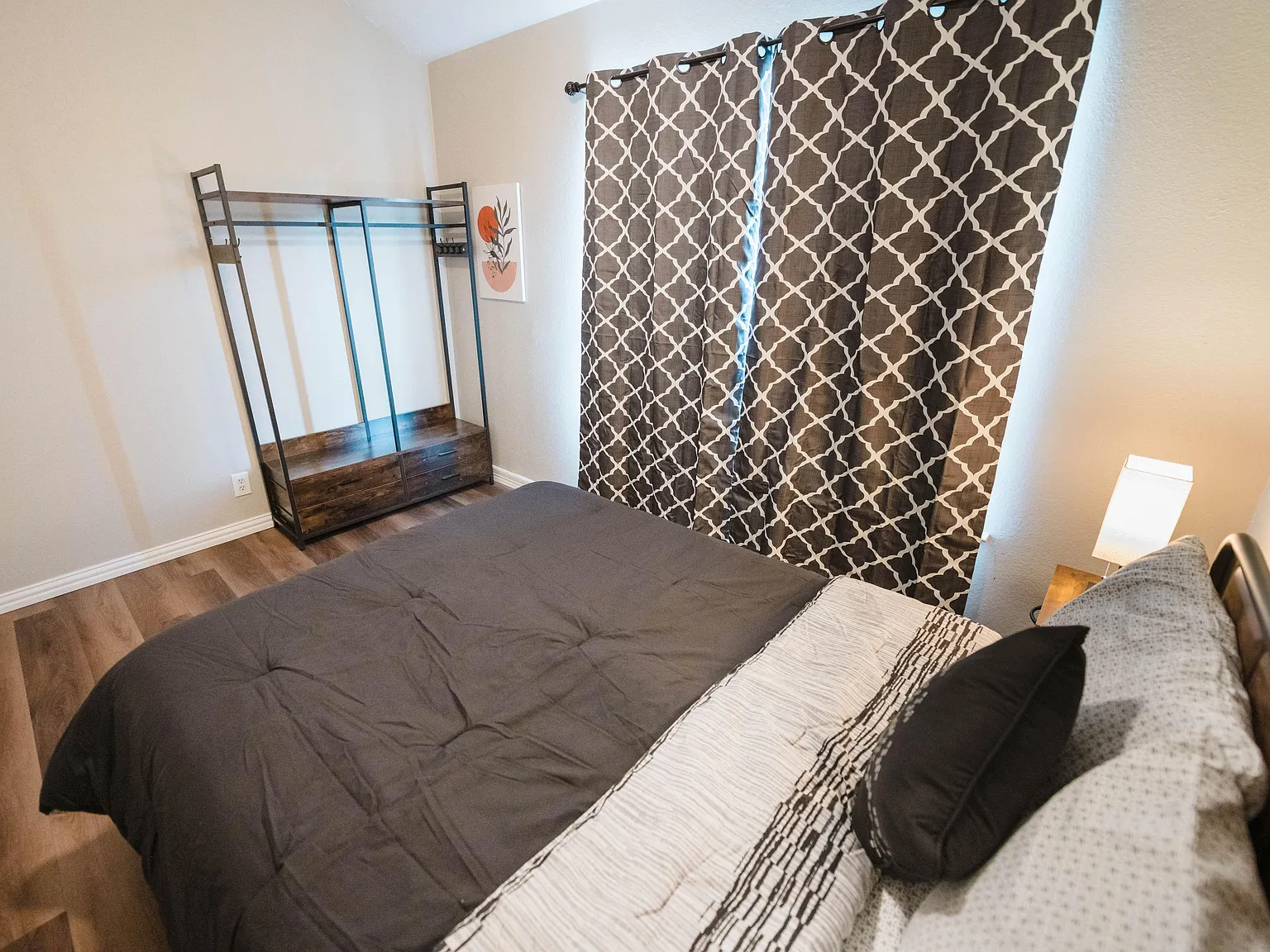 4 bed, 2.0 bath, 1943 sqft, $905 — Photo 3