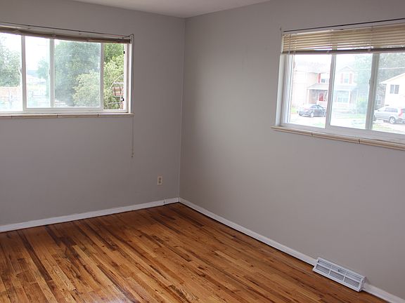 Bdrm 1 Windows View