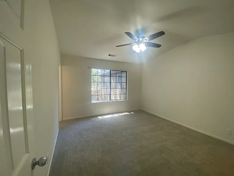 11 Burgundy Way — Photo 23