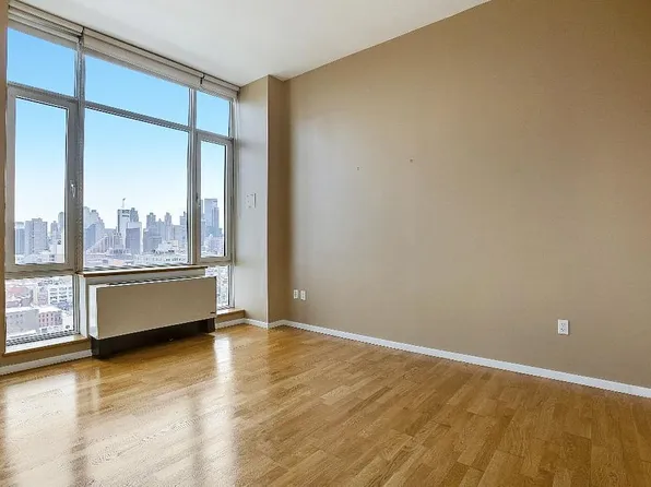 635 W 42nd St APT 28C, New York, NY 10036