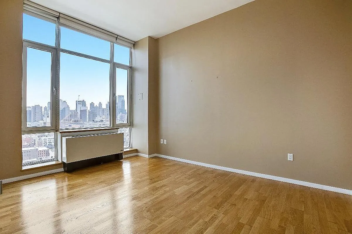 635 W 42nd St APT 28C photo 1