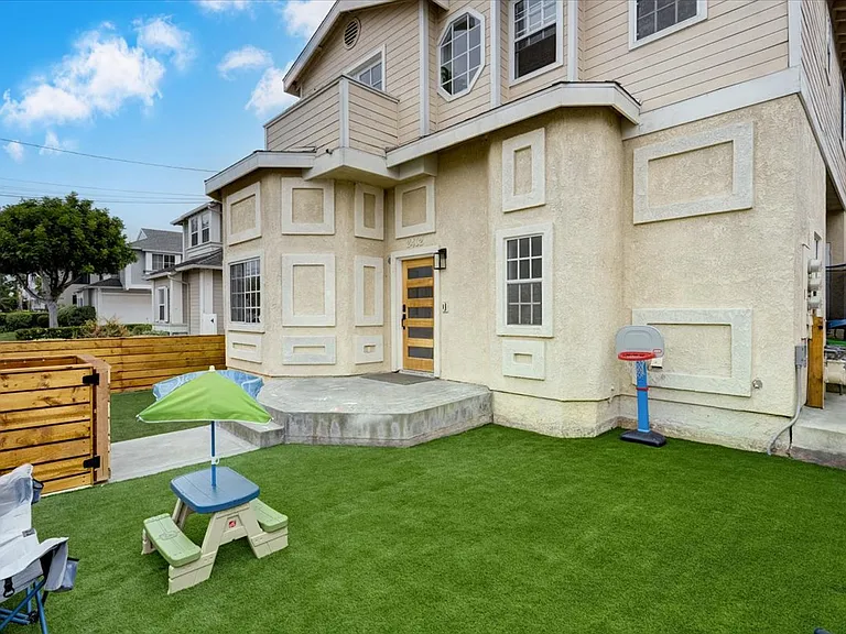 2402 Carnegie Ln #A — Photo 3