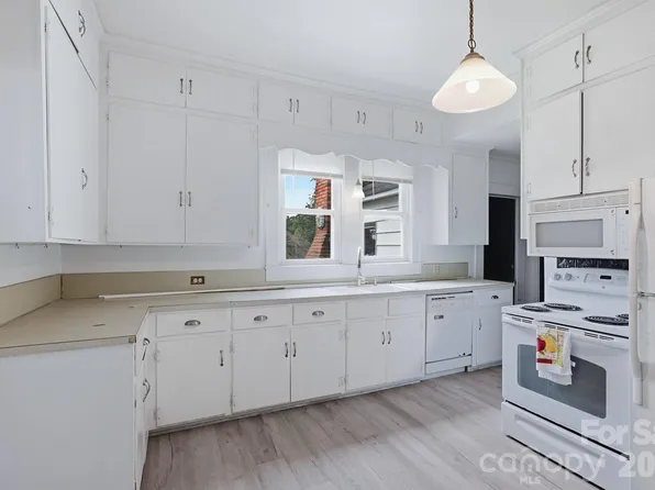 315 W Blakeney St, Pageland, SC 29728