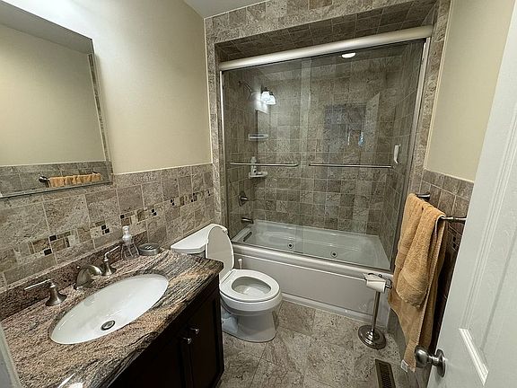 5th image of 818 Somerville Ave