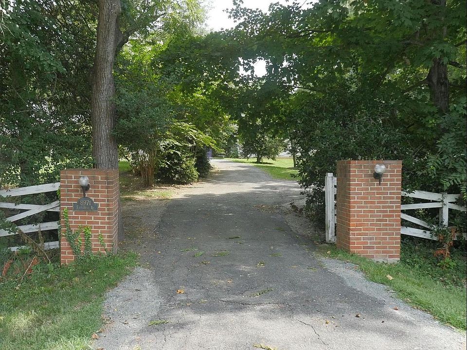 1st image of 8971 Fort Hunt Rd