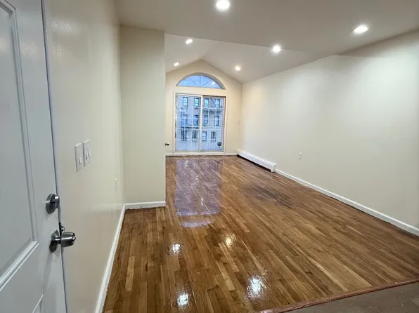 (undisclosed Address), Bronx, NY 10466