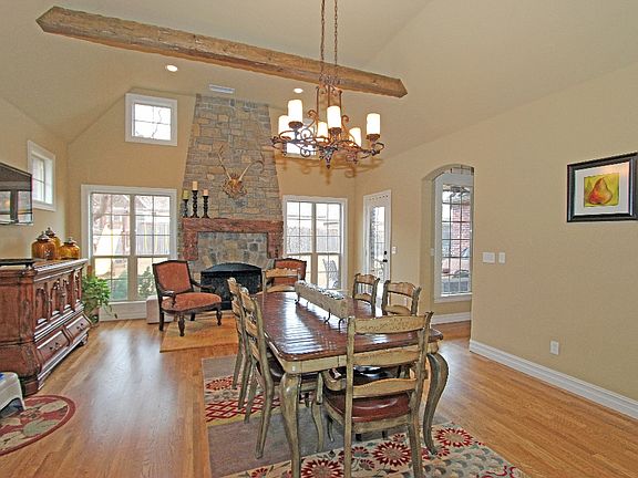 Warm and Inviting Family Place