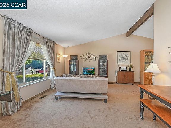 3rd image of 2822 Harris Dr