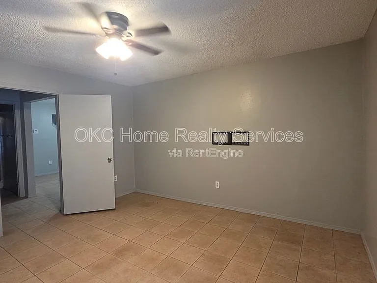 6715 Lyrewood Ln — Photo 3