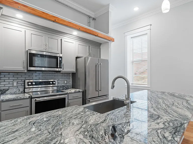 Madison St - 638 (x8) — Photo 8