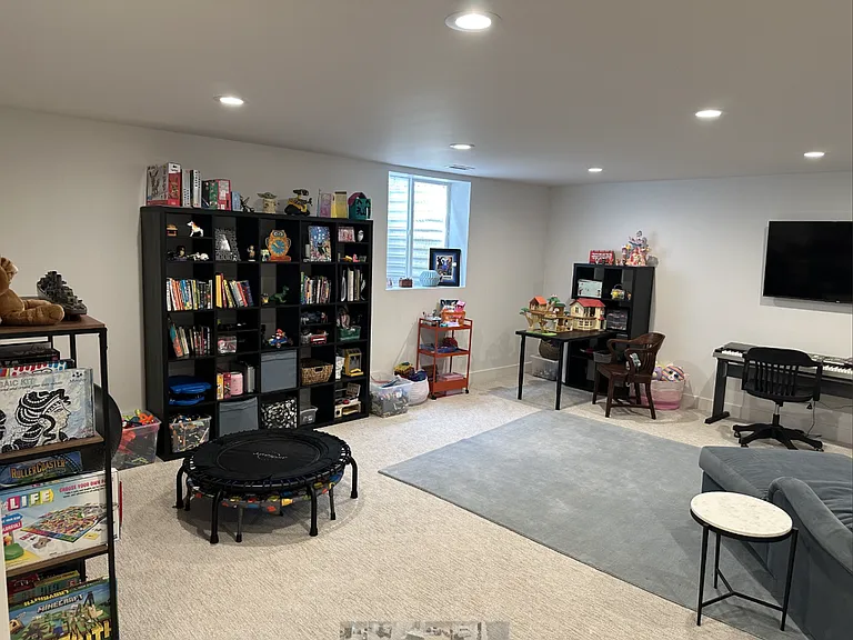 473 S Franklin St — Photo 29