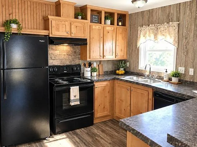 2 bed, 1.0 bath, $1,600 — Photo 2