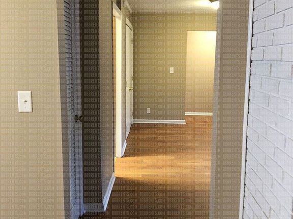4th image of 915 N University Blvd