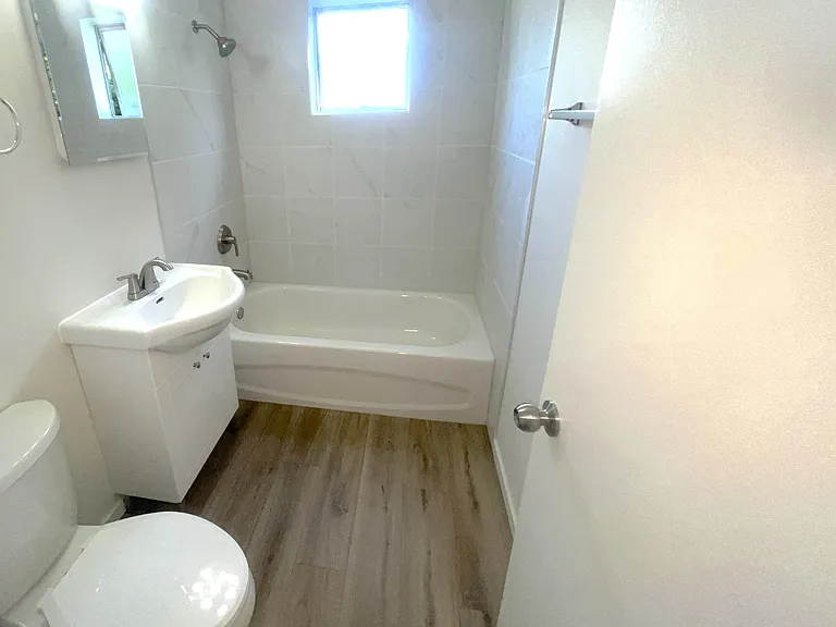 3498 Lovat Ave — Photo 7
