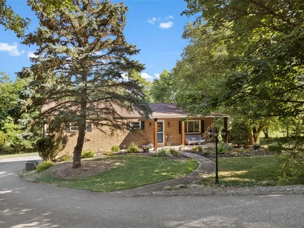 4 Williams Dr, Coraopolis, PA 15108