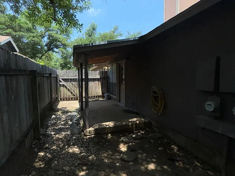 2033 Redwing Way — Photo 13
