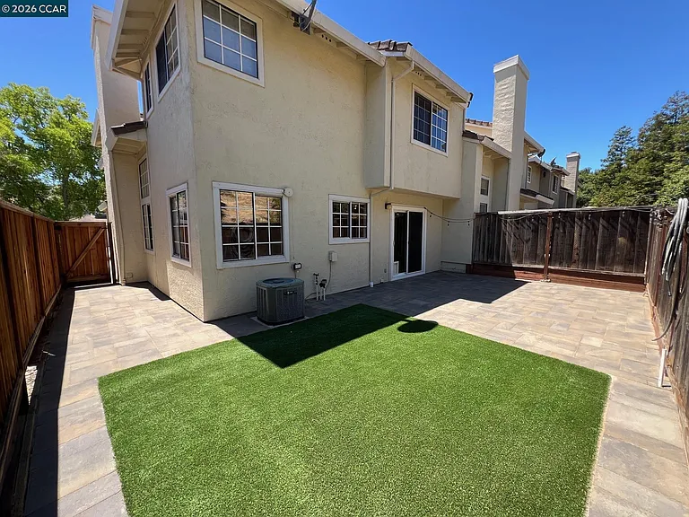 1115 Crest Ridge Ln — Photo 16