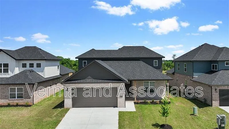 4 bed, 3.0 bath, 2254 sqft, $2,600 — Photo 2