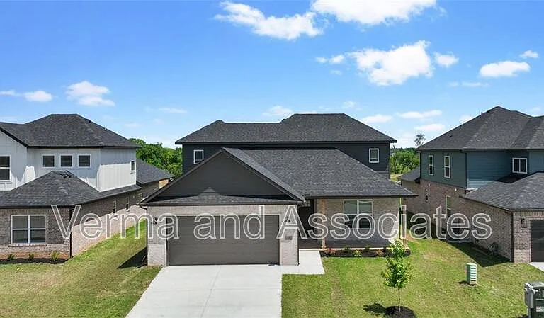 1221 Mammoth St — Photo 2