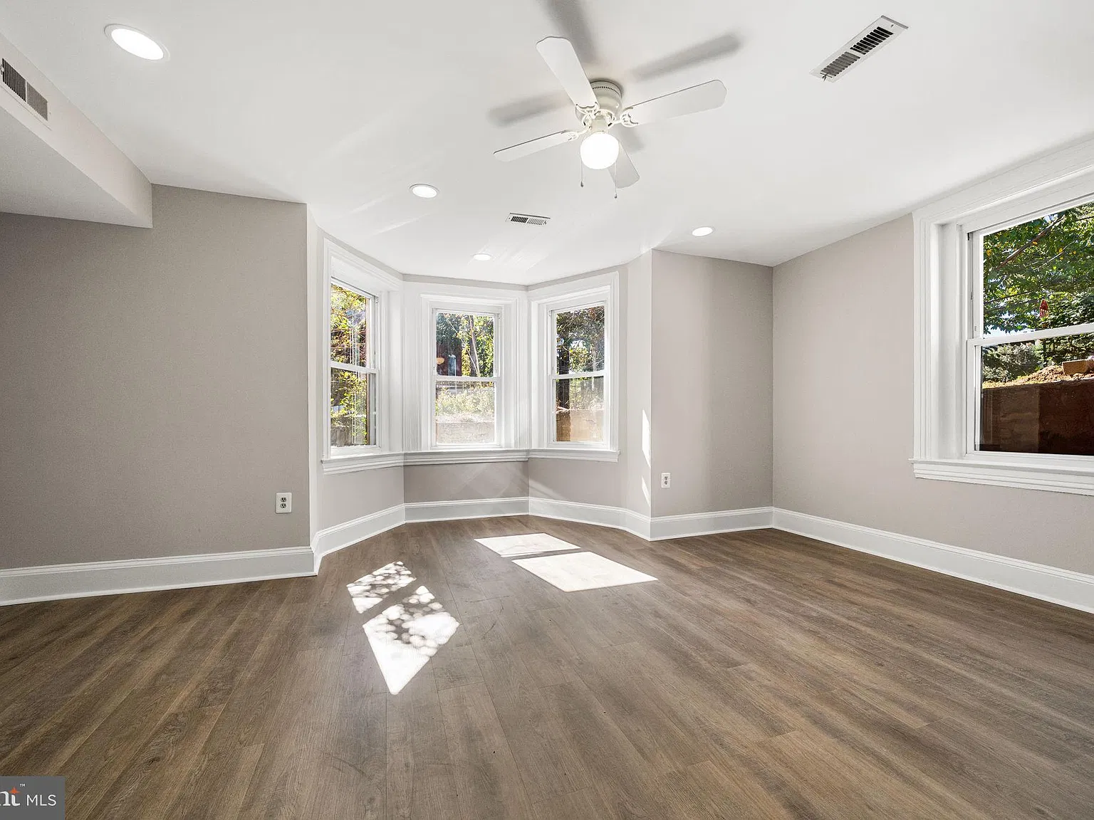 1 bed, 1.0 bath, 735 sqft, $2,100 — Photo 4