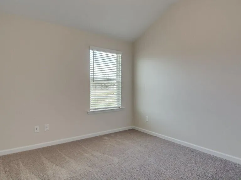 305 Norwich Dr — Photo 24