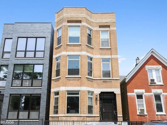 2644 W Augusta Blvd #1, Chicago, IL 60622