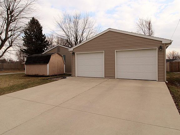 2nd image of 813 Chestnut Dr