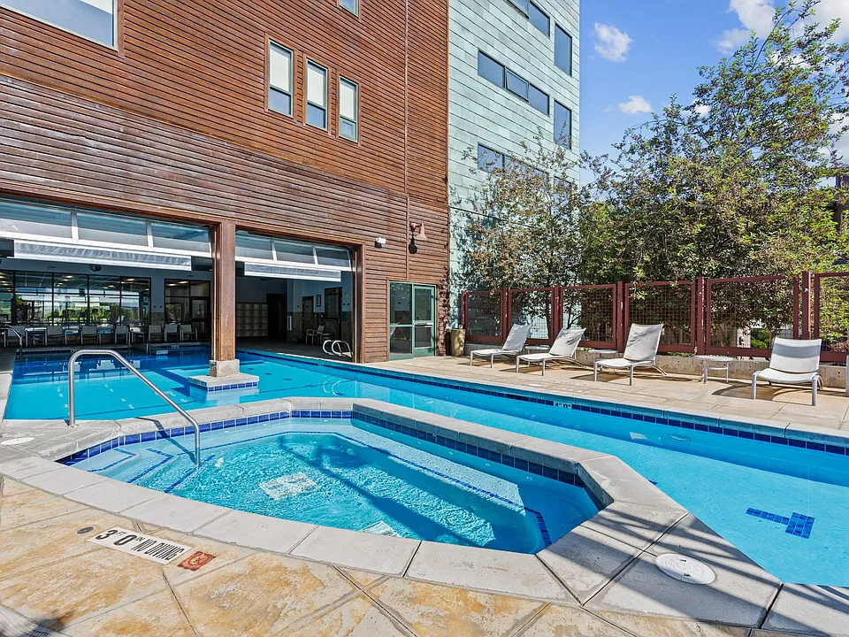 Indoor / Outdoor Pool / Hot Tub