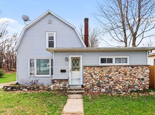607 Mechanic St, Three Rivers, MI