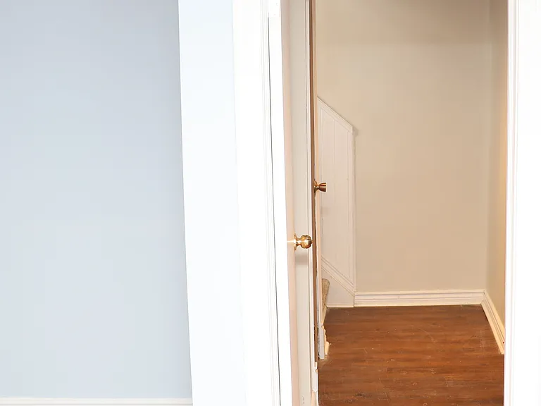 66 Woodgarden Cres #BASEMENT — Photo 2