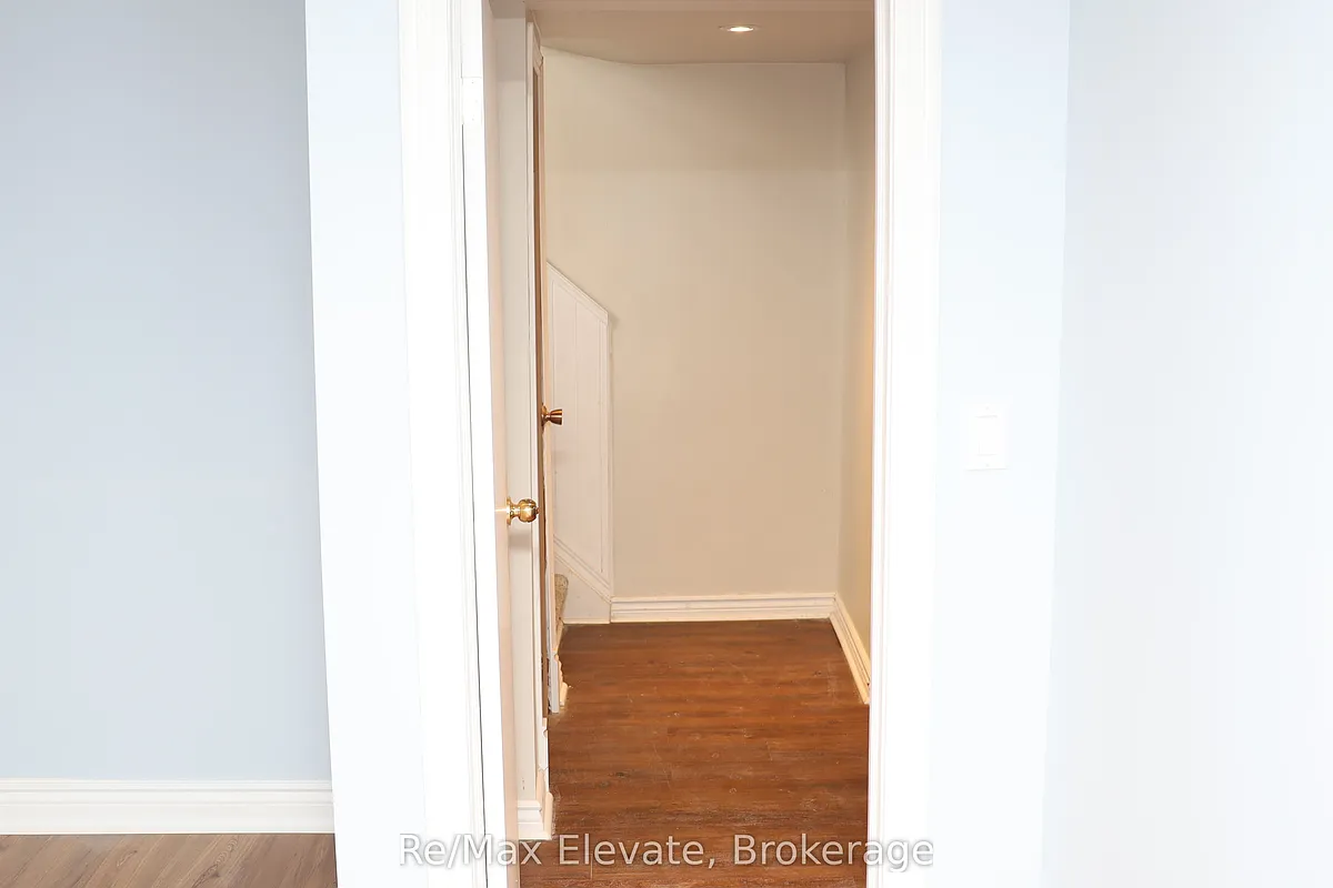 Building Photo - 66 Woodgarden Cres #BASEMENT