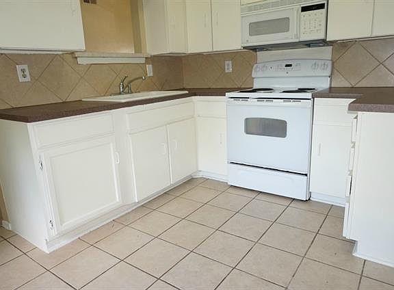 4th image of 3617 Edgewood Dr