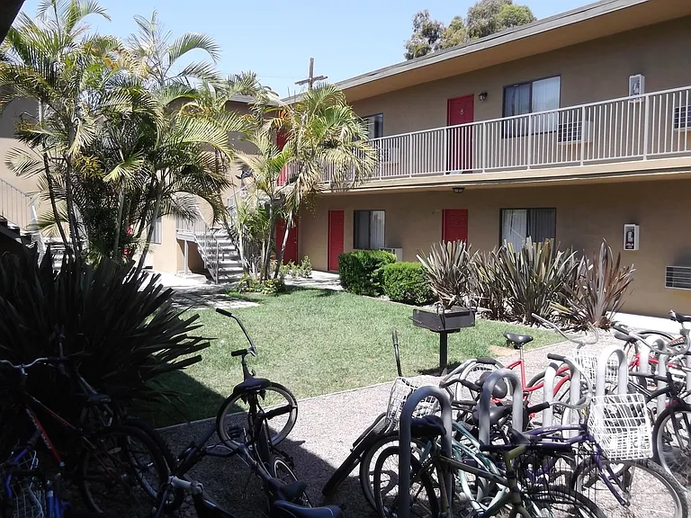 Trojan Palms — Photo 13
