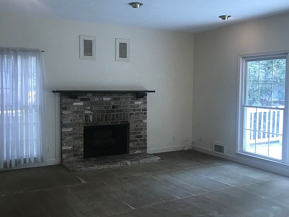 4th image of 2720 Everett Ln