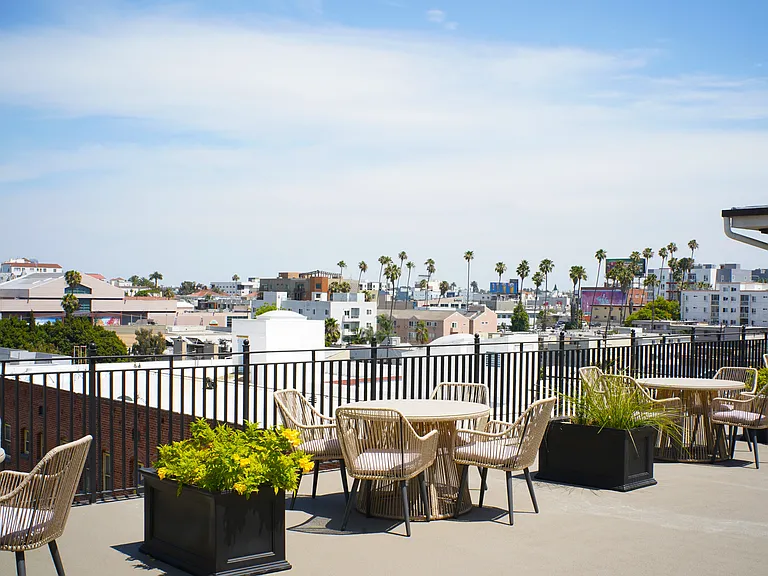 856 Gramercy Drive — Photo 7