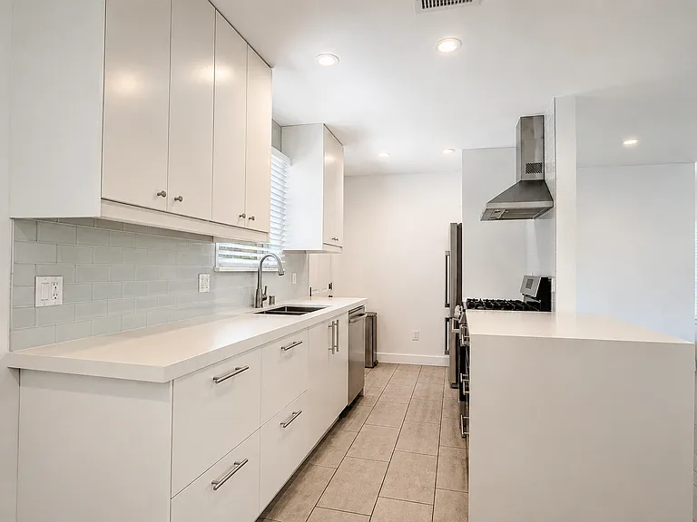 10946 Wagner St — Photo 7