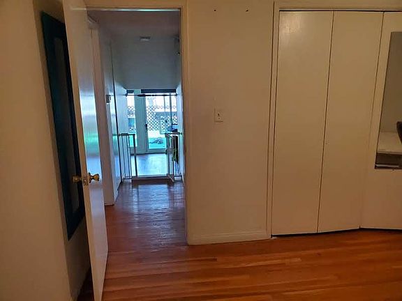 3rd image of 2805 Columbia St #5