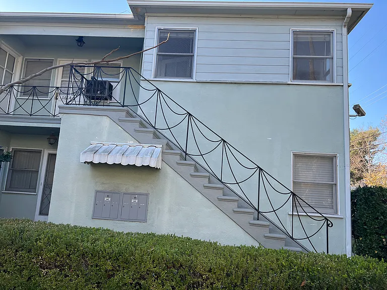 11662 Chandler Blvd — Photo 31
