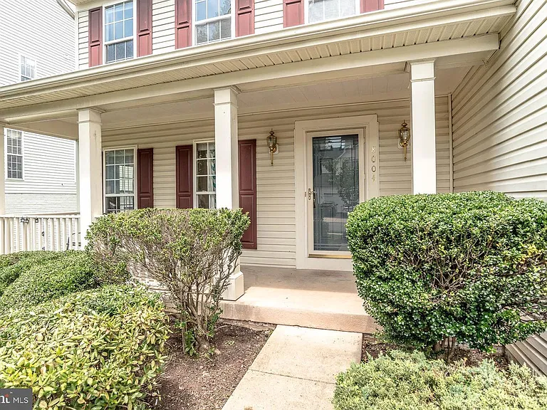 8004 Towering Oak Way — Photo 4