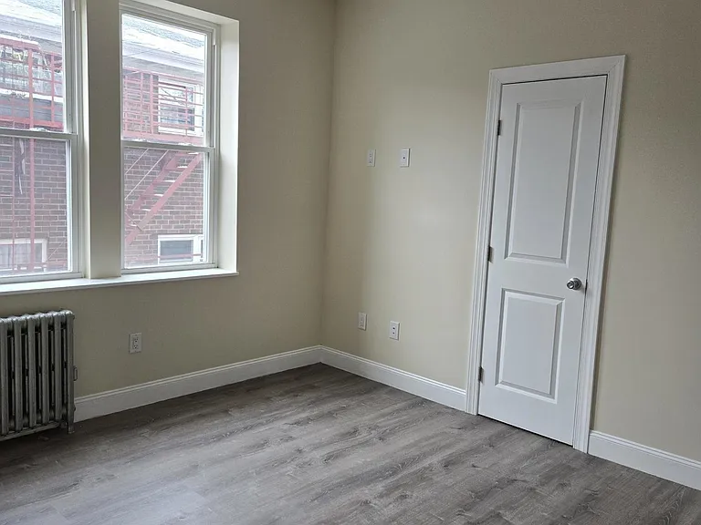 289 Day Ave #B2 — Photo 3