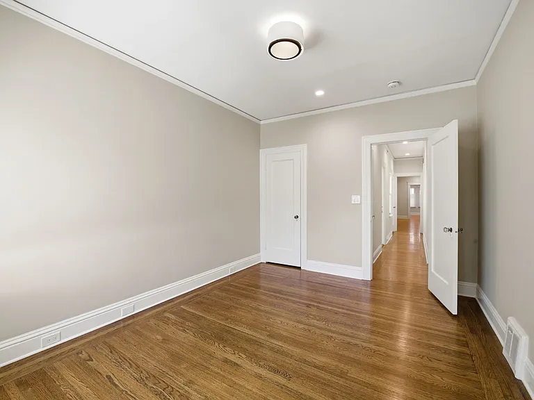 1141 Bay St — Photo 21