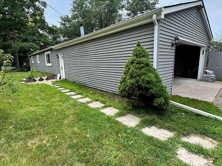 1465 Roy Rd — Photo 25