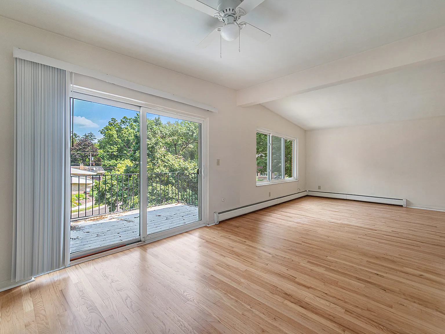 3 bed, 1.5 bath, 1372 sqft, $2,300 — Photo 1