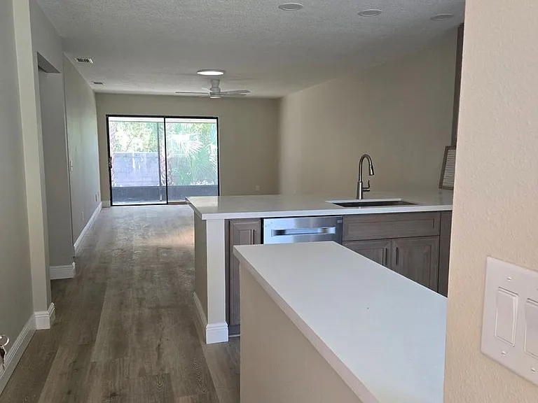 189 Seawind Dr — Photo 2