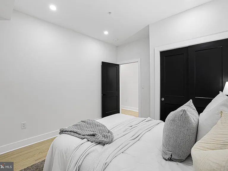 616 NW Kenyon St NW #3 — Photo 9