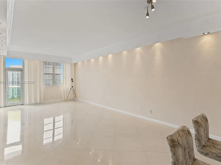 19390 Collins Ave #17 — Photo 10