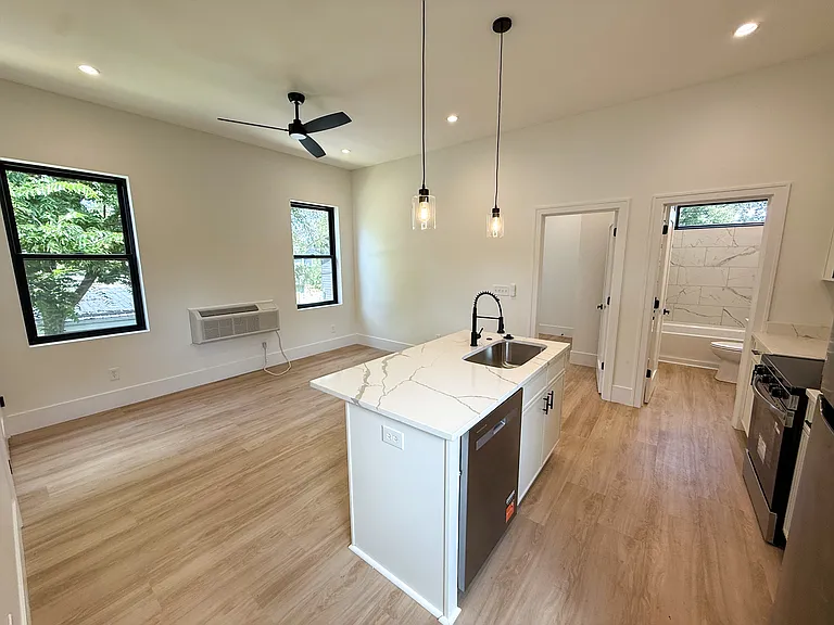 1448 Lexington Ave #C — Photo 2